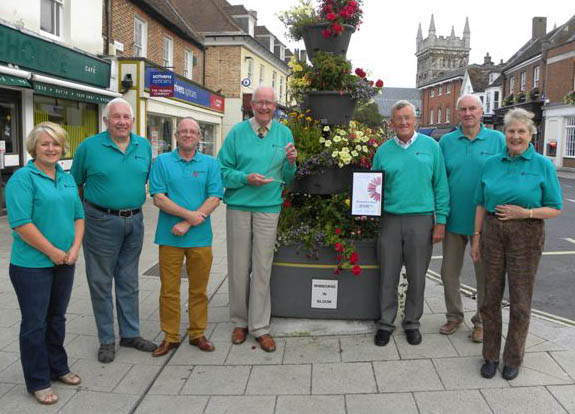 Members of the Wimborne in Bloom Committee with Chairman
Richard Nunn 