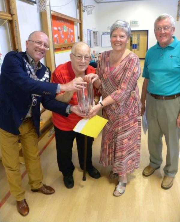 Robert Wareham (second from left) presents the new Trophy in
memory of his wife