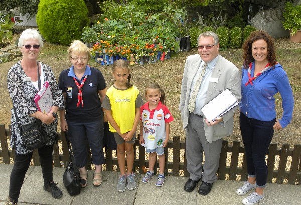 Britain in Bloom Judges with North East Minster Girlguiding Group